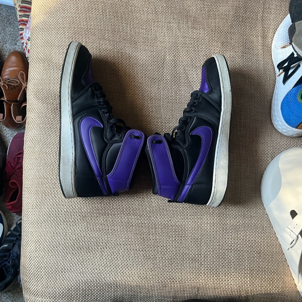 Nike Jordan 1 Men's Black and Purple High-Top